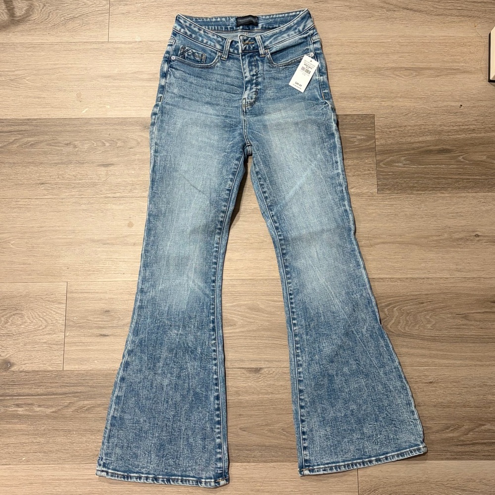 Fit No. 35 Flare Stretch Jean -
BUCKLE BLACK Factory Second - Women’s Light Blue